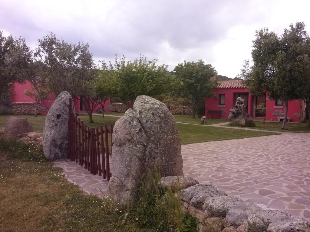 Вилла Turismo Rurale L'Agliuledda Сант'Антонио-ди-Галлура Экстерьер фото