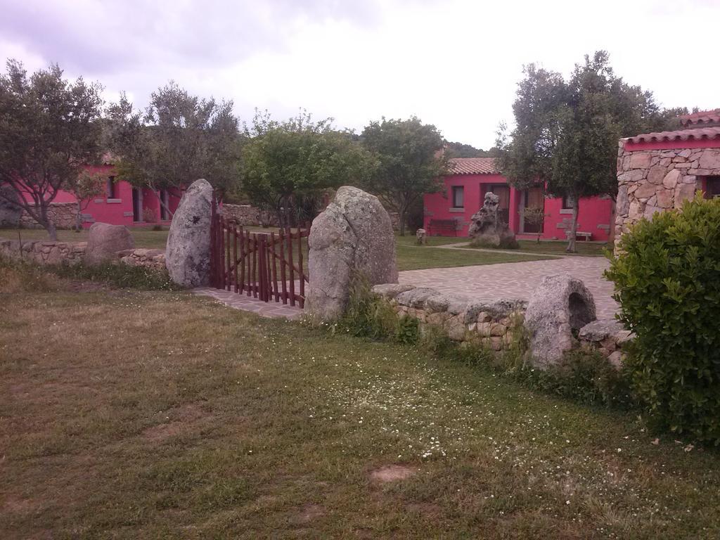 Вилла Turismo Rurale L'Agliuledda Сант'Антонио-ди-Галлура Экстерьер фото